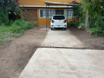 a white car parked in front of a house at Casa Hospedaje in Ayacucho