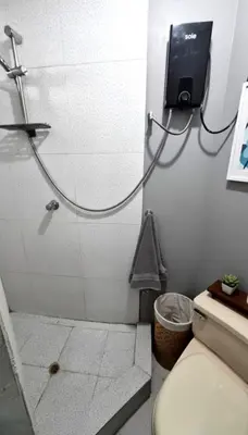 a bathroom with a shower with a toilet and a tv at Departamento en el Centro Historico de Lima Perú in Lima