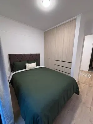 a bedroom with a green bed and a closet at Apartamento full equipado en barranco in Lima