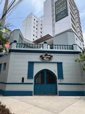a blue and white building with a blue door at Hospedaje Milan in Lima