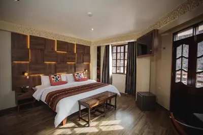 a bedroom with a large bed in a room at Valle Del Sol in Urubamba