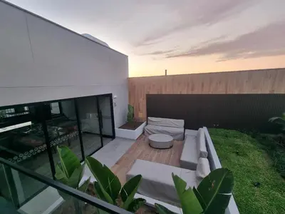 a balcony of a house with a garden at Apartamento en Miraflores in Lima