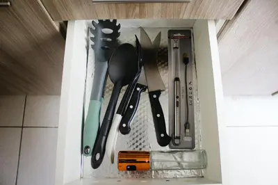 a drawer filled with cooking utensils in a kitchen at Centrico departamento en Lima in Lima