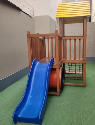 a playground with a blue slide in a room at Centrico departamento en Lima in Lima