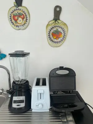 a blender sitting on top of a counter at 102 habitacion con baño y cocina e ingreso independiente in Lima