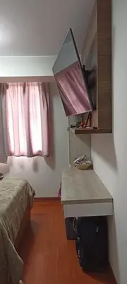 a bedroom with a desk and a bed and a window at Depa4dormitoriosPuebloLibre in Lima