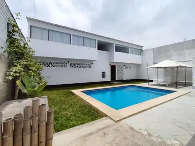 a swimming pool in the backyard of a house at Departamento de playa in Lima