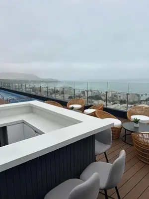 a balcony with chairs and a view of the ocean at Departamento amoblado de 1 dormitorio in Lima