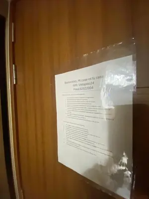 a piece of paper is taped to a door at Vista piso 24 in Lima