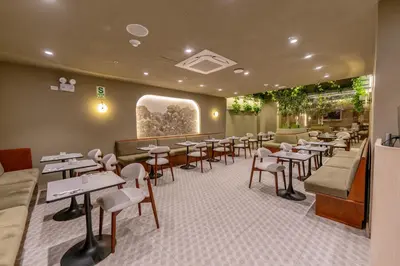 a restaurant with tables and chairs in a room at Hotel Límade in Lima