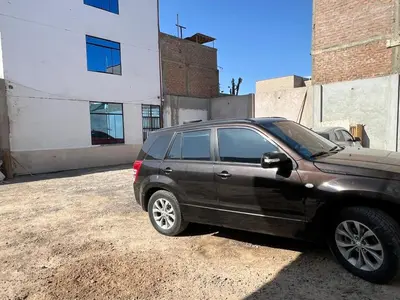 a black car parked in front of a building at HOTEL SAMANAHUASi in Nazca