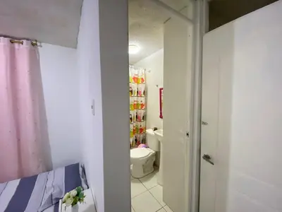 a white bathroom with a toilet and a sink at Habitación con baño particular, lindas áreas comunes in Lima