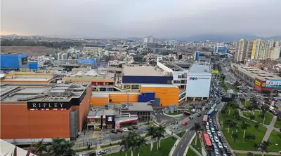 an aerial view of a city with traffic at Departamento con Increíble ubicación en San Miguel in Lima