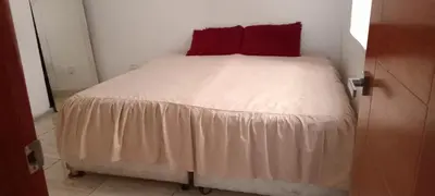 a bed with two red pillows on it in a room at Colibri in Lima