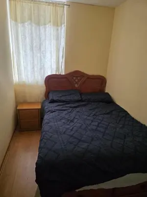 a bedroom with a bed and a window at Departamento con piscina ubicado en Breña in Lima