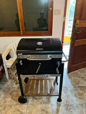 a black grill on a stand in a room at Swiss Chalet en Canta in San Miguel