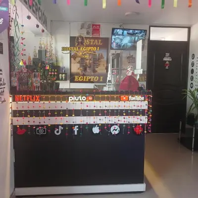 a shop with a christmas display in the window at HOSTAl EGIPTO in Ayacucho