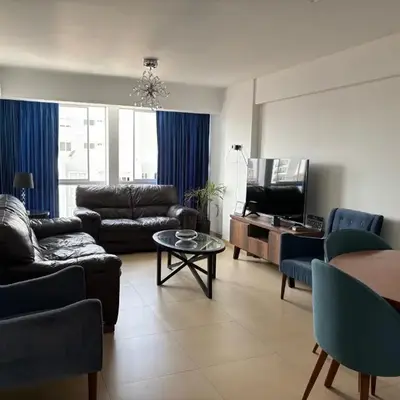 Dormitorio con baño en departamento Miraflores