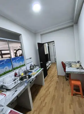 a room with a kitchen with a sink and a desk at Mini departamento acogedor en el centro de Huánuco in Huánuco