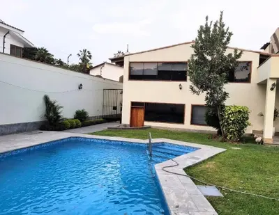a house with a swimming pool in front of a house at casa Alva in La Molina