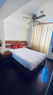 a bedroom with a bed and a ceiling fan at Lindo departamento en Miraflores Parque Kennedy in Lima