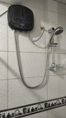 a shower head on a wall in a bathroom at Apartment 10 minutes from the airport in Lima