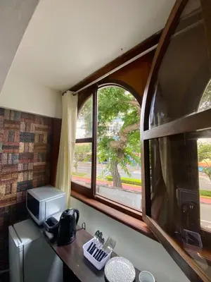 a kitchen with a window and a microwave and a refrigerator at Habitación céntrica con vistas Larco in Lima