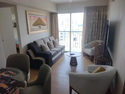 a living room with a couch and chairs at Moderno departamento con vista panorámica cerca a los centros comerciales in Lima