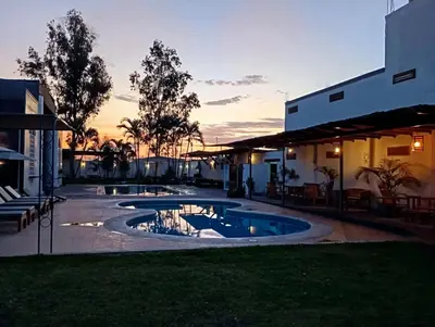 a pool in a yard next to a building at Punto Sur Lodge - Chincha in Chincha Alta