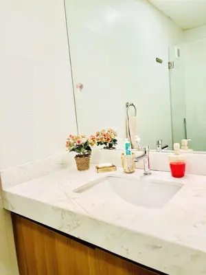 a bathroom counter with a sink and a mirror at Dupli naranjos in Lima