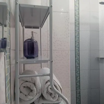 a towel rack in a bathroom with towels at Bonito Departamento Lima Carabayllo in Lima