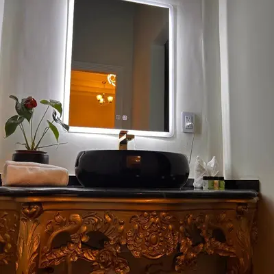 a mirror on top of a dresser with a radio at Andara Boutique Hotel in Lima