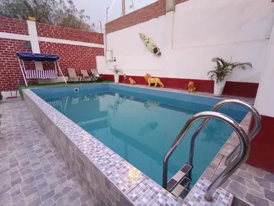 a swimming pool in a building with at Casa de campo juana brymarme in Chosica