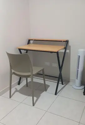 a desk and a chair in a room at Casa El Valle de Lunahuaná in Lunahuaná