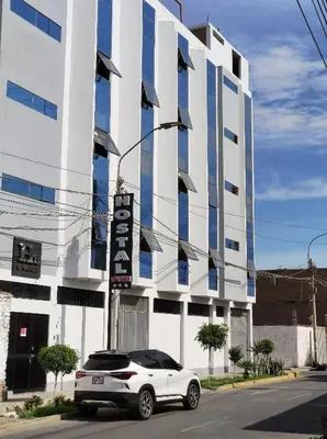 a white car parked in front of a building at HsDverdi in Santa María