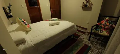 a small bedroom with a bed and a chair at Oasis Inka Machupicchu in Machu Picchu