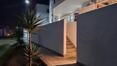 a palm tree next to a building with a staircase at Asia - Condominio Las Terrazas - departamento lindo y confortable in Islote Los Leones