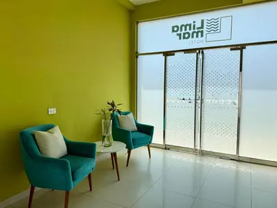 a waiting room with two chairs and a table at Hotel Limamar in Lima