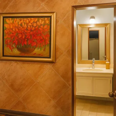 a bathroom with a painting of a sink and a mirror at Bello departamento en el corazón de Miraflores in Lima