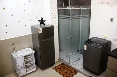 a kitchen with a refrigerator and a trash can at ideal depa lujo con cocina wifi in Puente Piedra