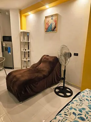 a room with a brown blanket and a fan at Familiar Premium Twin Chanchamayo in La Merced