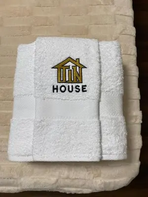 a white towel with the words inn house on it at El Encanto Espacio Calido A warm space in Los Olivos in Lima