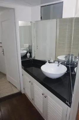 a bathroom with two sinks and a black counter at Casita de Miraflores calle Ocharan a 5 minutos de Larcomar in Lima