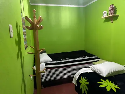 a small green room with a bunk bed in it at Hospedaje MARY in Quinua