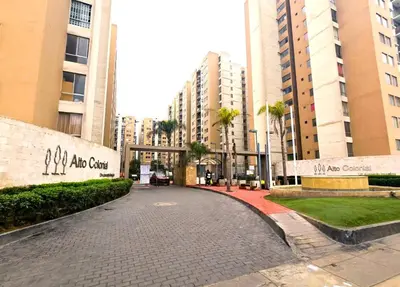 an empty street in a city with tall buildings at Apartamento Premium frente a Universidad San Marcos para 4 pers en lima in Lima