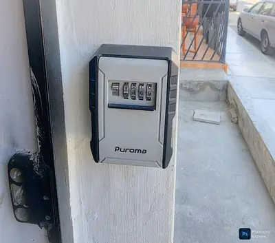 a pay box on the side of a building at Aero- apartamento in Lima