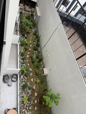 an overhead view of a building with a garden at Art08 Milu - Miraflores Cerca de Larcomar in Lima