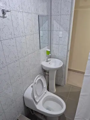 a bathroom with a toilet and a sink at Habitación privada con vista a la calle cerca a la plaza Constitución in Huancayo