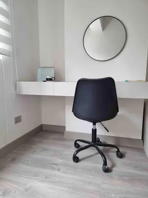 a desk with a black chair and a mirror at Cozy apartment by Parque Kennedy, Miraflores in Lima