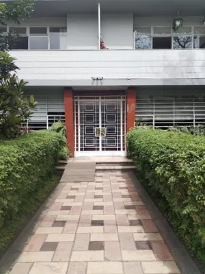 a building with a walkway leading to a door at Spacious apartment - San Isidro in Lima